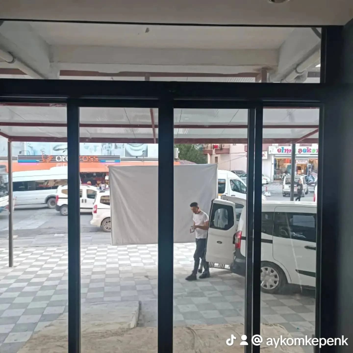 Keçiören Pardon Giyim — Otomatik Kapı Sistemi